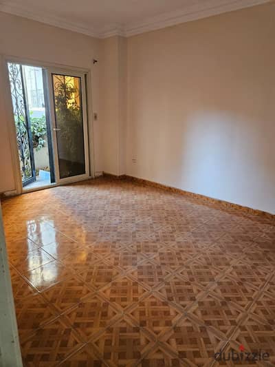 شقه للايجار الاداري  رخصه  رسمي  في المعراج العلوي  ب القرب  من دائري  المعادي     مساحه 150 م تتكون من 3غرف- 2حمام- ريسبشن - مطبخ -    الدور  ارضي