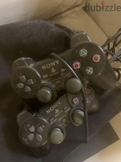 PS2 اصلي من Sony وشنطه وكابات وذراعين وميموي كارد