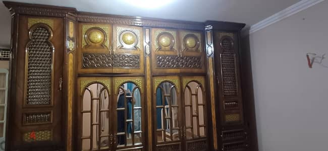 غرفة خشب زان مطعم بالصدف