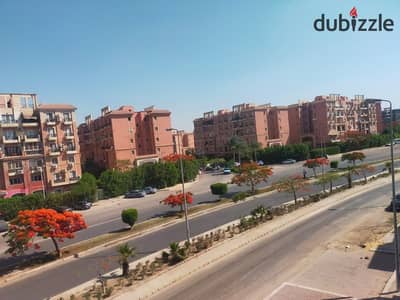 للبيع بموقع مميز جدا في قلب مدينة الشيخ زايد