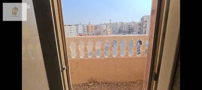 شقة للبيع بالاندلس بالتجمع الخامس وبجوار مسجد الوهاب. و 90 الجنوبى و الهايد بارك