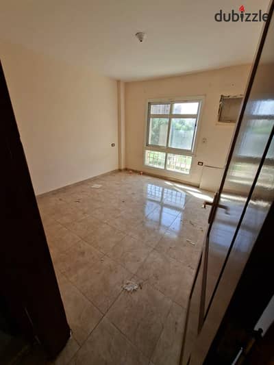 For rent in Madinaty _ New law area: 96m area: b7 division: 2 bedrooms + 2 bathrooms finishing: private view: wide garden price: 16 negotiable inspections at any time