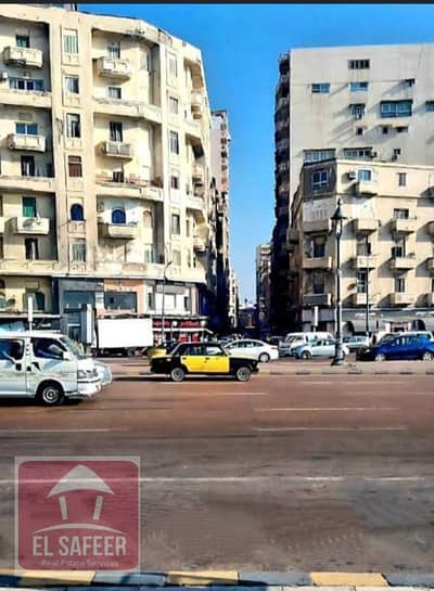 محل للايجار 200م ب سبورتنج تالت نمره من البحر