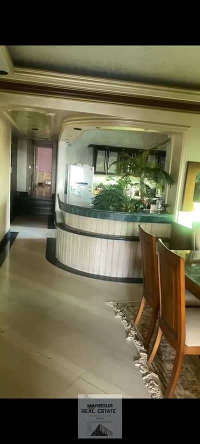 Apartment for sale fully furnished 250 meters on a main street next to the Military College with a garage share and registered