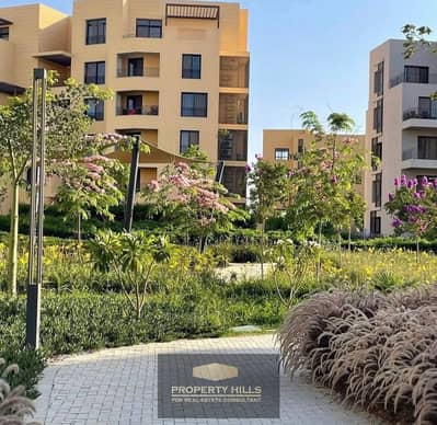 Own a 121 meter finished apartment with a panoramic view of the compound's central garden, next to Mall of Egypt and Wadi Degla Club.