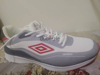 كوتشى Umbro مقاس 45 جديد