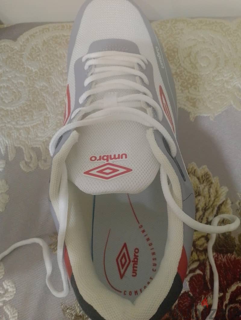 كوتشى Umbro مقاس 45 جديد