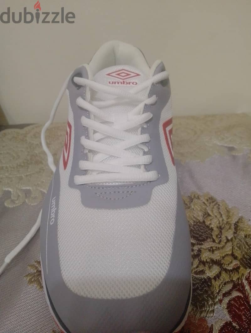 كوتشى Umbro مقاس 45 جديد