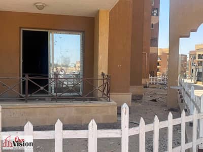 Apartment for sale in Al-Khamayel Compound – Sheikh Zayed – Ground floor with garden, phase three B, Apartment area: 177 square meters, garden area: 117 square meters, 3 bedrooms, 2 bathrooms, half finishing, meter counter.