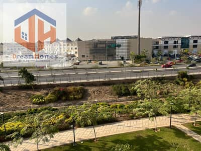 شقه للبيع كاش بمدينتي b12   ب لوكيشن مميز جدا علي مجري السيل