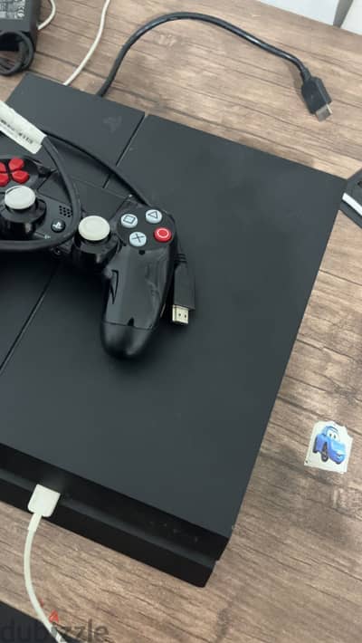 Ps4 fat 500gb مع الدراع الاصلي و gta v rdr2 re7 the crew 2
