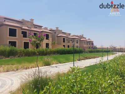 Townhouse prime location overlooking landscape and villas with lowest price in market semi finished in La Vista City ready to move.