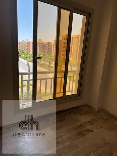شقة تشطيب كامل 3 غرف للبيع بالتقسيط في كمبوند وصال أمام مدينتي