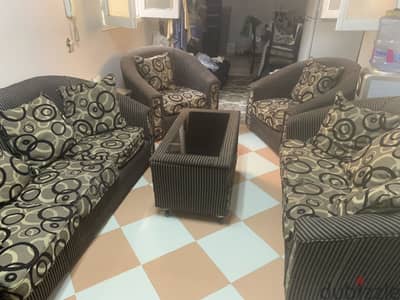 انترية خشب زان أحمر دمياطي أصلي (2 كنبة+ 2 كرسي +ترابيزة ) Living Room