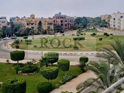 للايجار شقة 240 متر في كمبوند غرب الجولف امام قطامية هايتس ووستون بارك نيو كايرو Gharb El Golf compound