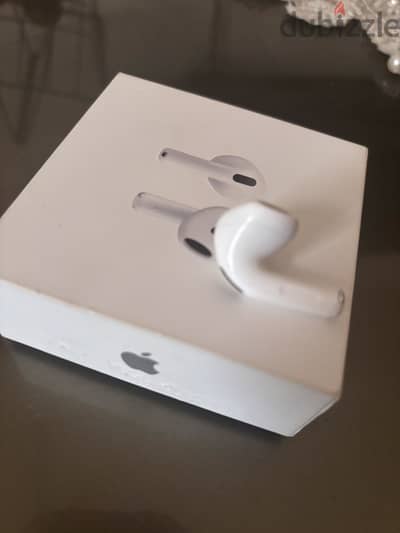 AirPods 4