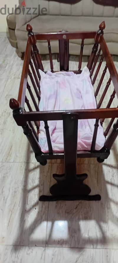 سرير حديثي الولاده