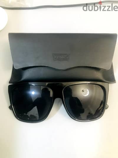selling sunglasses orginal Levi's for man