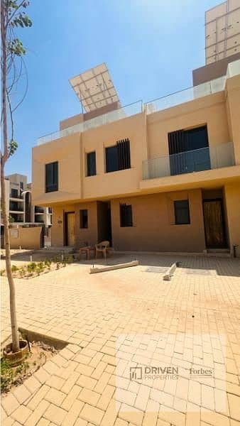 تاون هاوس استلام فوري بغرفة ناني للبيع بالتقسيط في فاي سوديك نيو زايد الشيخ زايد بيفرلي هيلز     VYE SODIC New Zayed Sheikh Zayed Beverly Hills