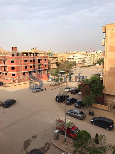 شقة للبيع علي الرئيسي مباشرة في كمبوند الفردوس الاستثماري قريبه من الخدامات ومن الطرق الرئيسيه الواحات و طريق زويل امام دريم لاند 6 اكتوبر