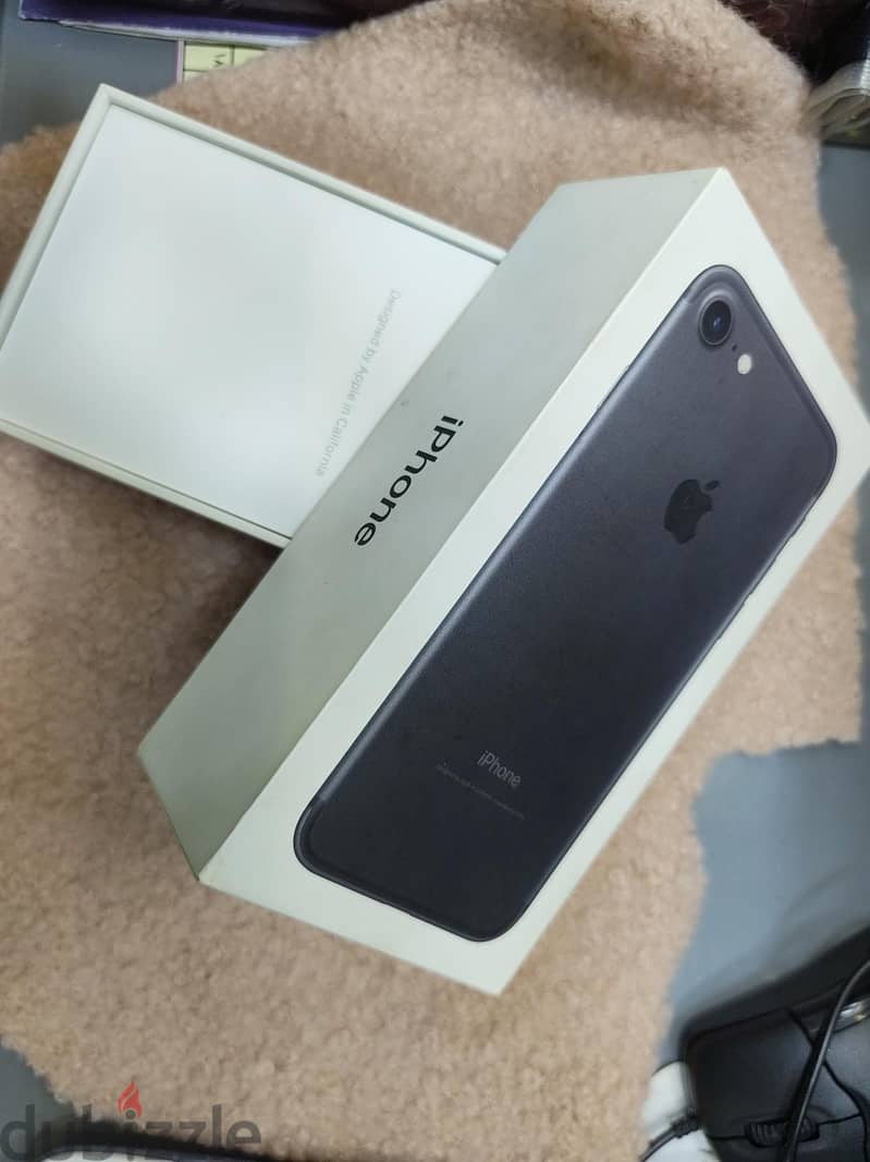 Apple - iPhone 7 5