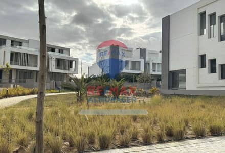 APARTMENT FOR SALE | JOULZ COMPOUND – PHASE 1  Prime Location | Next to New Giza | Landscape View  A well-located apartment for sale in Phase 1