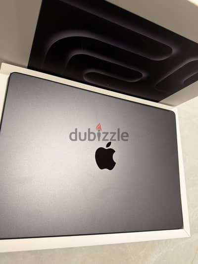 Apple MacBook Pro M4 / 512g / 16g ram / battery 100% / 13 cycle Arabic