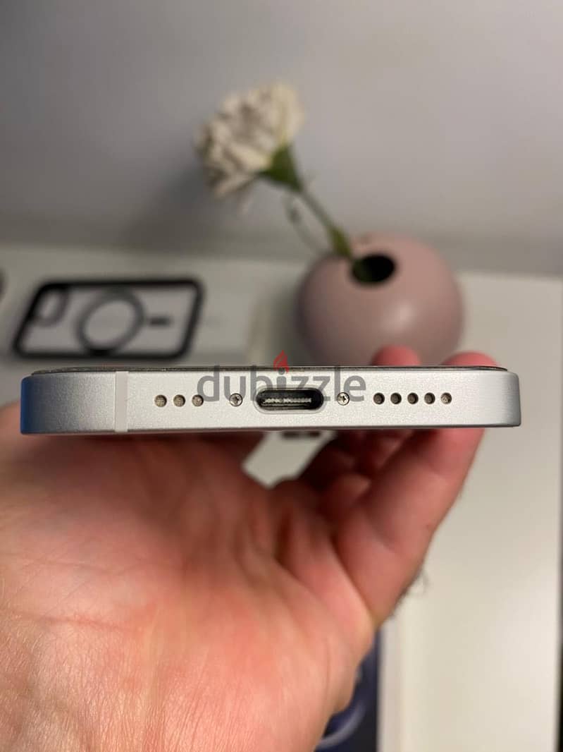 Apple - iPhone 16e 2