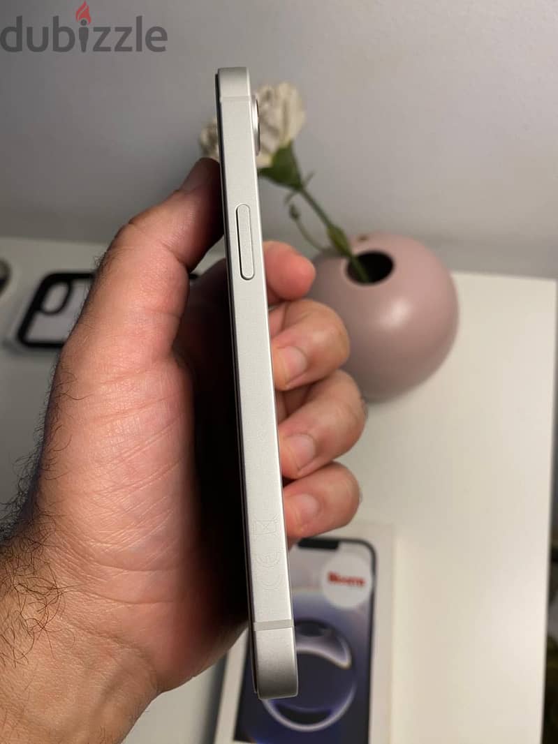 Apple - iPhone 16e 3