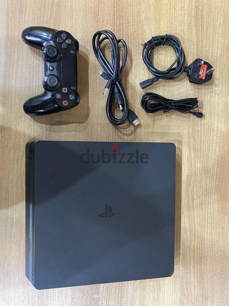 PlayStation 4 Slim 1