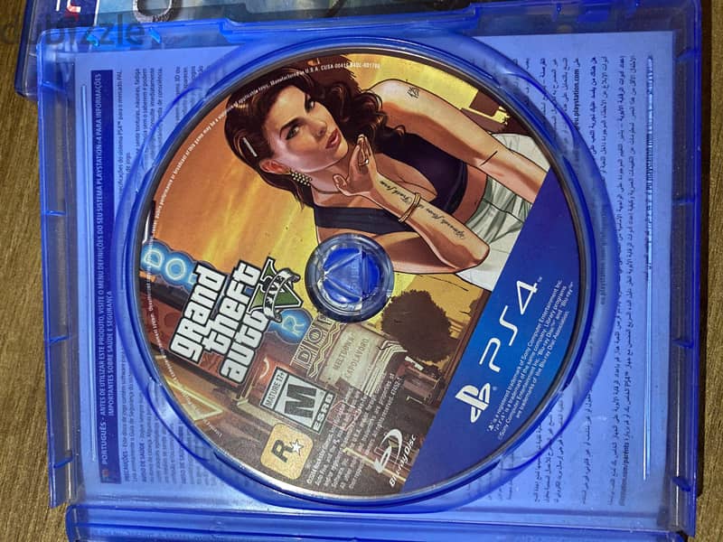 PlayStation 4 Slim 5
