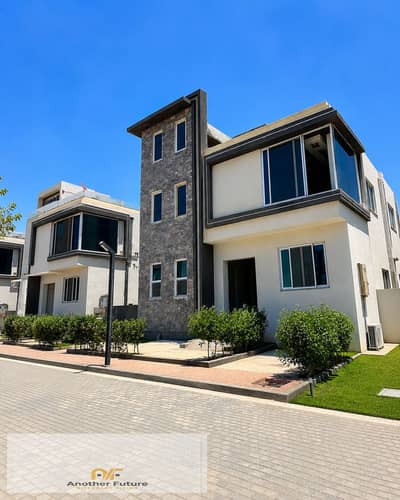 villa ready to move in Sheikh Zayed 515 sqm built-up area + private garden + swimming pool!