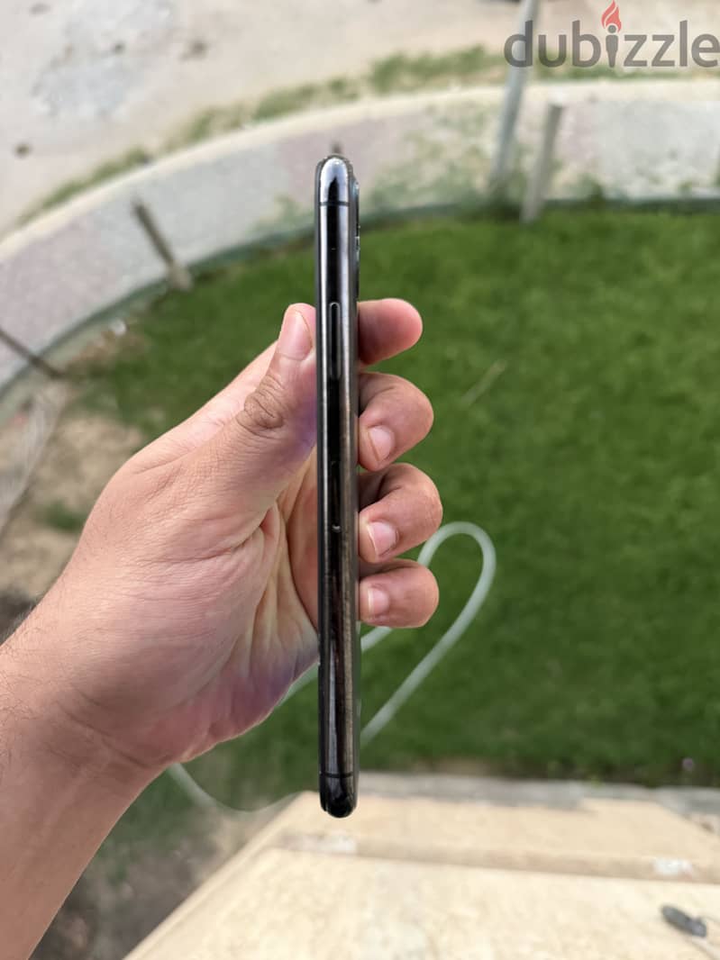 Apple - iPhone 11 Pro Max 2