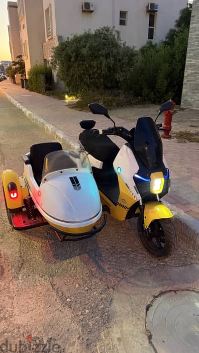 Vigorey side car scooter 3,000 Watt battery