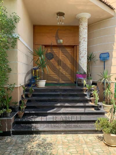 Villa for sale in Rayhana new cairo prime location under market price fully finished