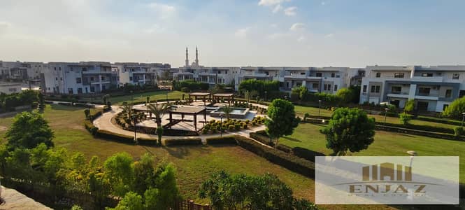 فيلا للإيجار في كمبوند وصال فيوز بموقع مميز داخل الكمبوند وإطلالة مباشرة على وايد جاردن.