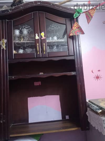 نص او جزء علوى من مكتبه خشب كونتر اصلى بتتعلق على الحائط بسهوله