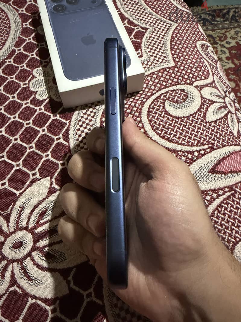 iPhone 17 Pro - Like New 4