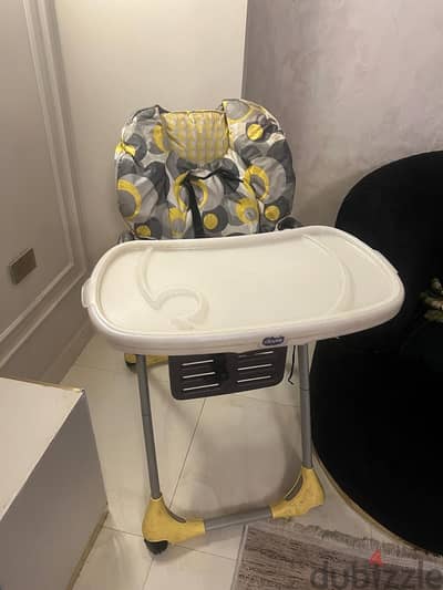 كرسي أكل أطفال Chicco للبيع 