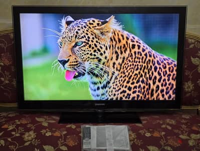 تلفزيون Samsung TV 46" بالكرتونة، شبه جديد — كان مخزن بسبب السفر