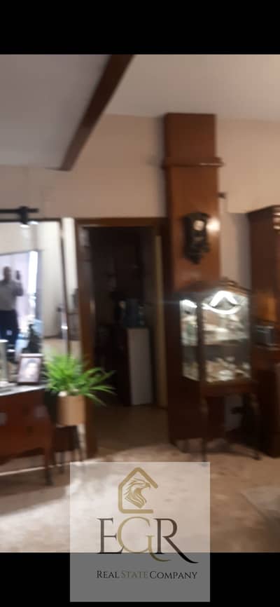 للإيجار مفروش شقة ٢٦٠ متر تشطيب حديث فرش فخم اجهزة حديثة