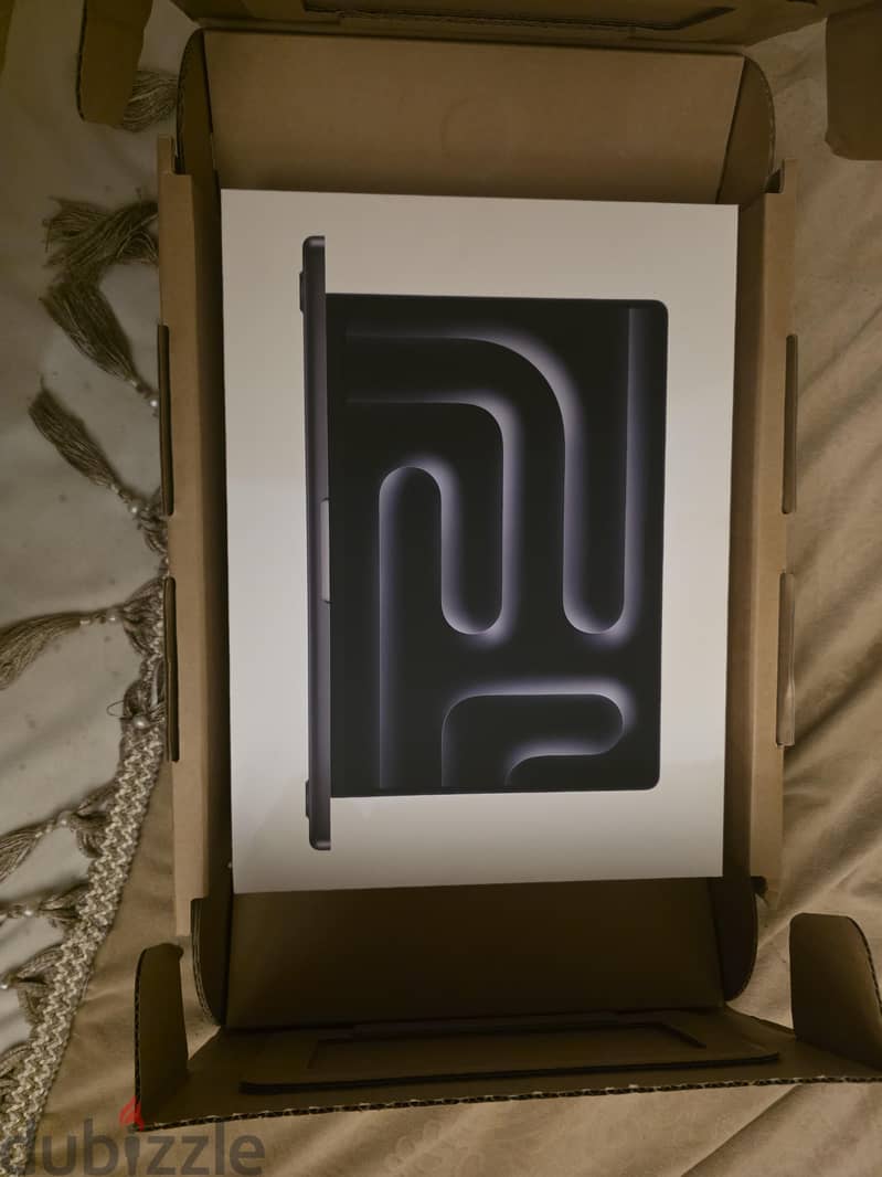 Macbook pro M5 SEALED NEW 5