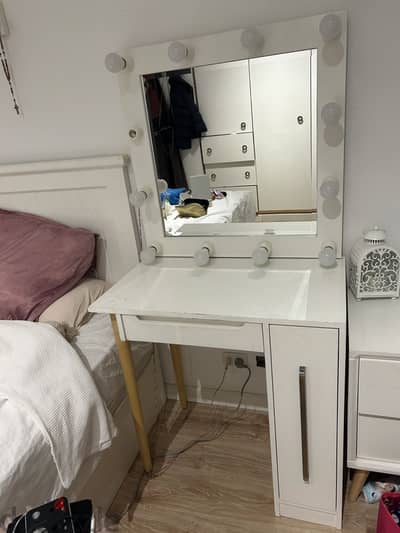 White Vanity Table with Hollywood Mirror
