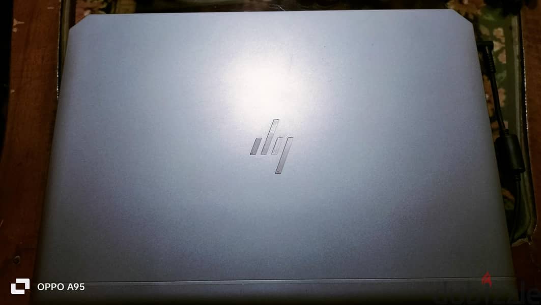 hd Z book Cor i7 G5 5