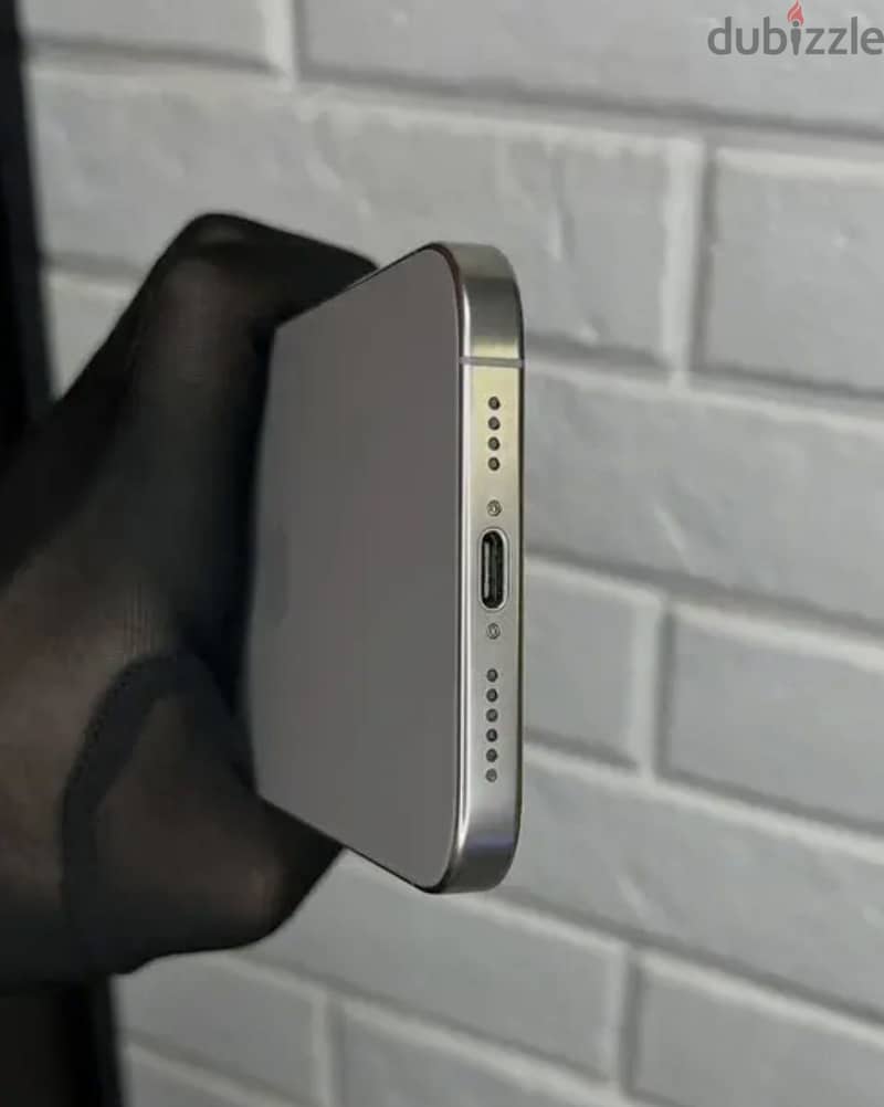 Apple - iPhone 15 Pro Max – Used Like New 4