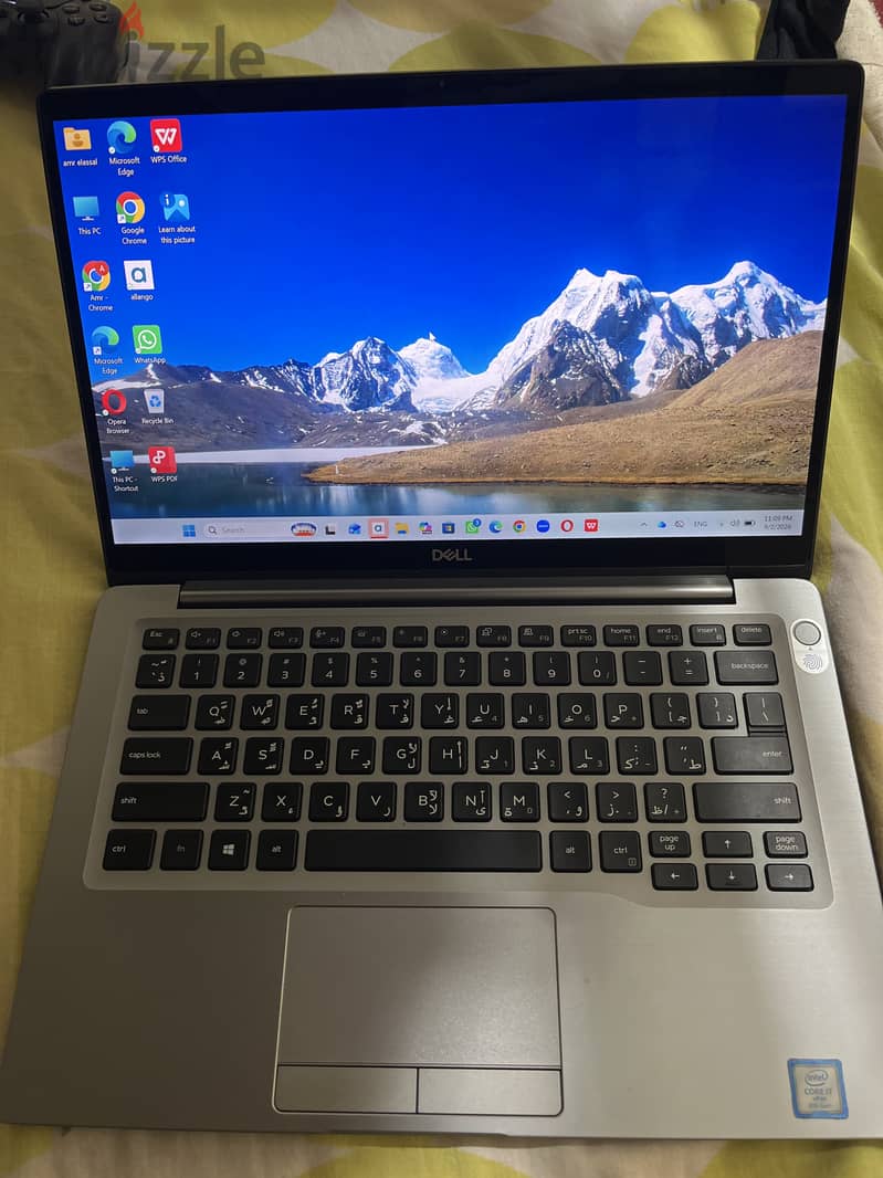 Touchscreen laptop used like new 1