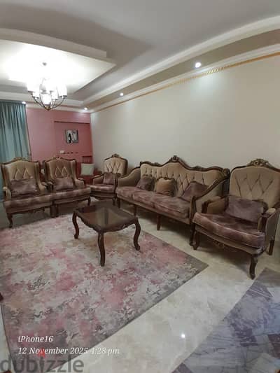 كنبه بني مريحه