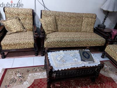 اتنين كرسي و كنبه و تربيزه ارابيسك
