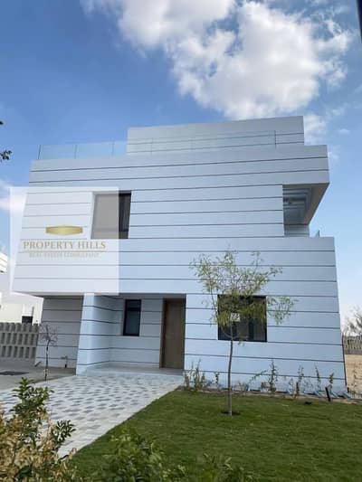 With the old price, another distinctive villa ready for inspection at any time, its area is 220 meters + garden in Al-Shorouk next to the British University