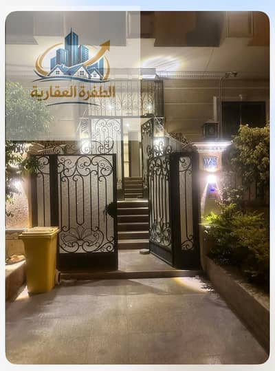 روف 200م للبيع بالحي الخامس | تصالح كامل وأسانسير